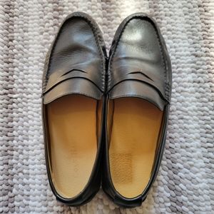 Cole Hann mens' black leather loafer in size 10.5m